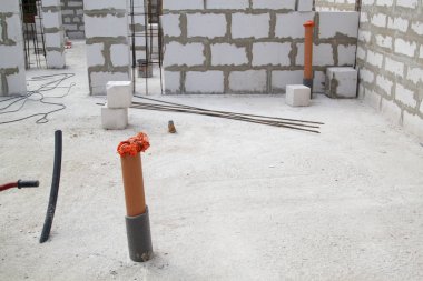 yapım aşamasında bir kır evinin iç. Hangi site th