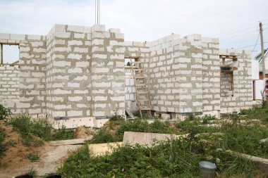 yapım aşamasında bir kır evinin dış. Hangi site th