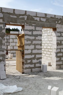 yapım aşamasında bir kır evinin iç. Hangi site th