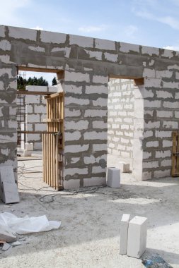 yapım aşamasında bir kır evinin iç. Hangi site th