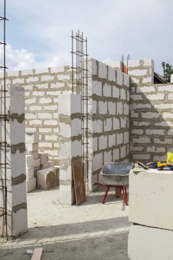 yapım aşamasında bir kır evinin iç. Hangi site th