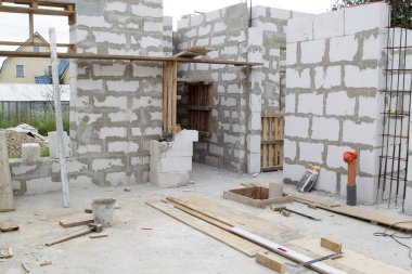 yapım aşamasında bir kır evinin iç. Hangi site th