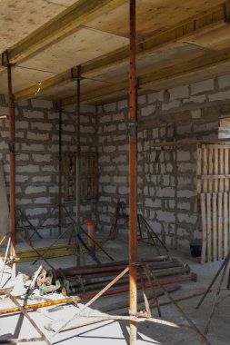 fi olacak metal tutucular ile ahşap kalıp görünümü,