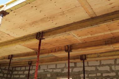 fi olacak metal tutucular ile ahşap kalıp görünümü,