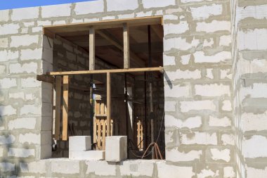 yapım aşamasında bir kır evinin iç. Hangi site th