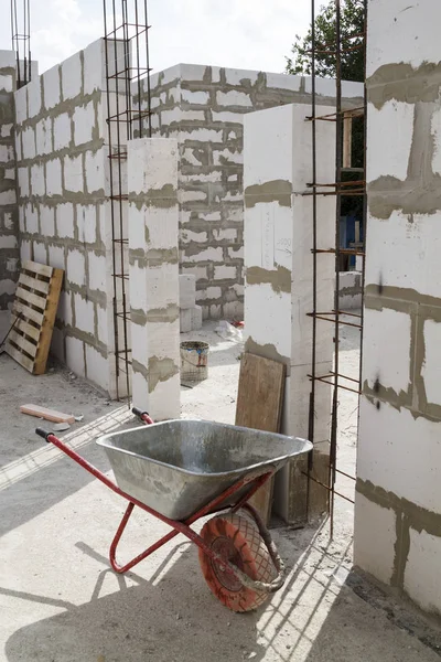 Innenraum eines im Bau befindlichen Landhauses. Standort, auf dem th — Stockfoto