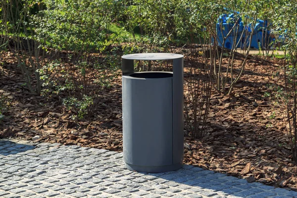 Grey minimalist dustbin with mulched landscape in the park — Stock Photo, Image