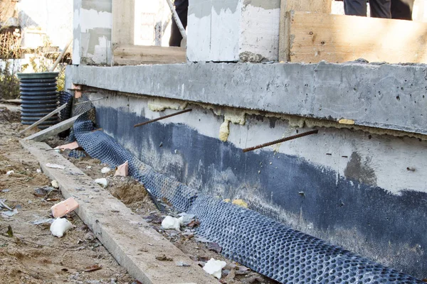 Inspection manhole and concrete foundation porches with supporting columns of foam blocks on the perimeter — Stock Photo, Image