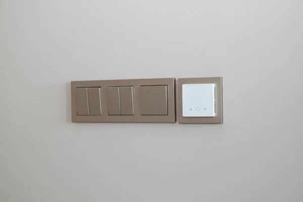 Boş Bir Duvarın Zemin Isıtması Için Elektrik Düğmelerini Sensörü Kapat — Stok fotoğraf