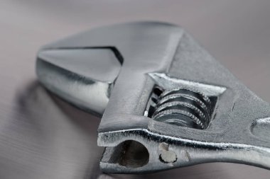 Close-up bir ayarlanabilir İngiliz anahtarı aracı