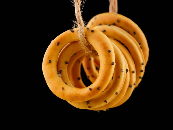 Anéis Pão Seco Com Sementes Papoila Grupo Bagels Pendurados Fio — Fotografia de Stock