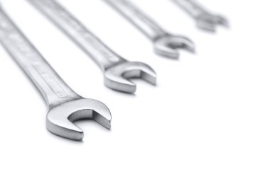 İngiliz anahtarı beyaz arkaplanda izole edildi