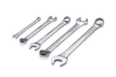 İngiliz anahtarı beyaz arkaplanda izole edildi