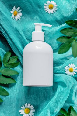 Şampuan, vücut losyonu veya temizlik jel beyaz boş konteyner