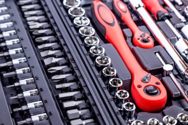 Onarım araba kutusunda araçlar kümesi