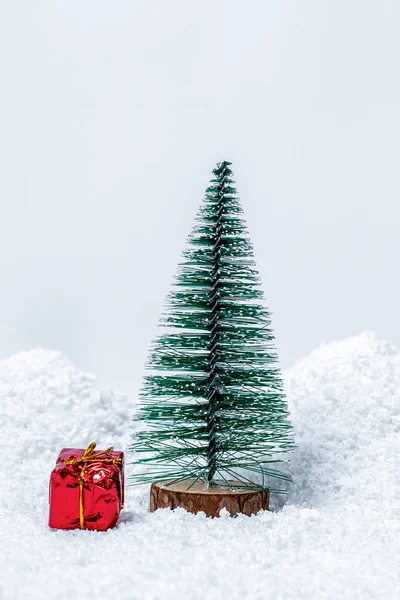 Kar Drift Hediyeleri Ile Noel Ağacı Metniniz Için Boş Alan — Stok fotoğraf