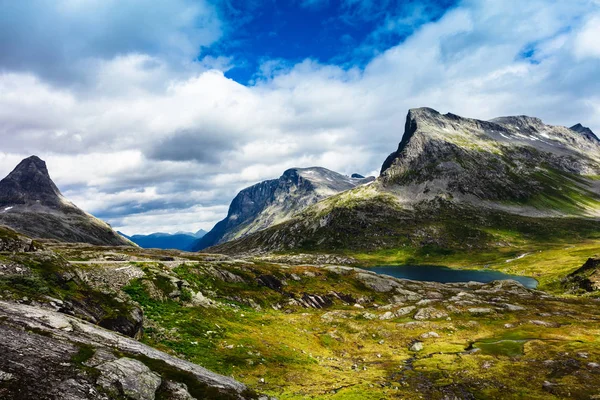 Pittoreska Sommaren Bergslandskapet Norge — Stockfoto