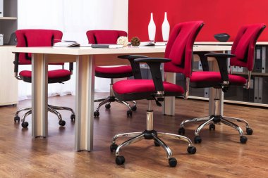 Yeni bir ofis konferans masası