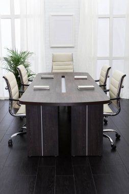 modern ofis konferans masası