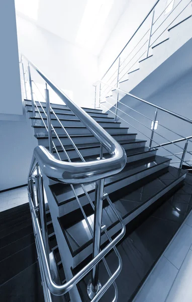 Мраморная Лестница Современном Здании — стоковое фото