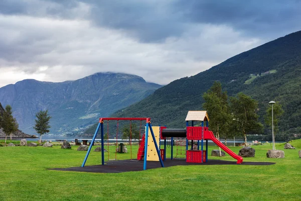 Parque Infantil Parque Orilla Del Fiordo Noruega Fotos De Stock Sin Royalties Gratis