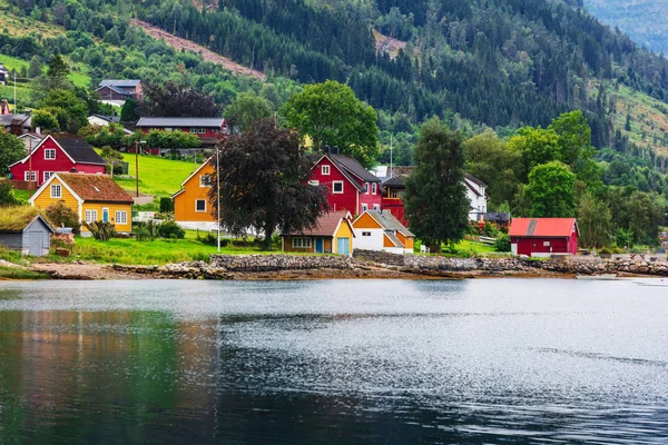 Reflejo Casas Fiordo Noruego Noruega Fotos De Stock
