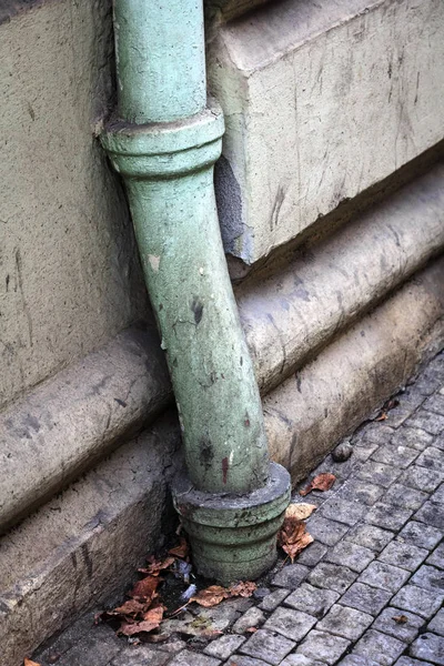 Vatten Dränering Rännstenen Downpipe Gammal Vägg — Stockfoto