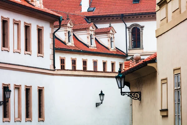 Mooie Tegel Daken Witte Van Oude Huizen — Stockfoto