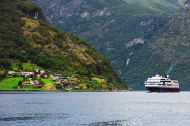 Geiranger fiyort cruise gemi. Norveç.