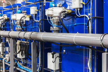 Fabrikada pompalı modern ekipman