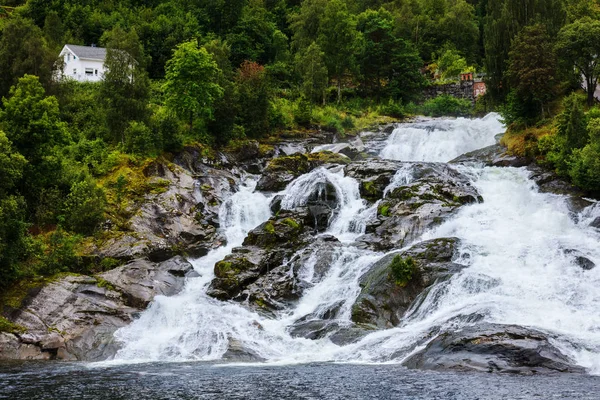 Hellesylt Cascata fossile nella zona Geirangerfjord — Foto Stock