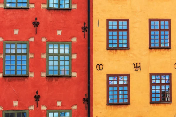 Gele huis en rode huis — Stockfoto