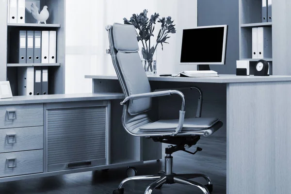 Modern ofiste bilgisayarlı işyeri — Stok fotoğraf