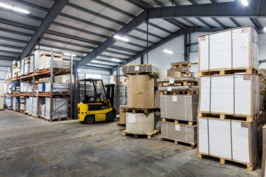 modern bir depoda autoloader