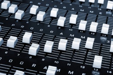 Ses kayıt stüdyosunda kontrol paneli