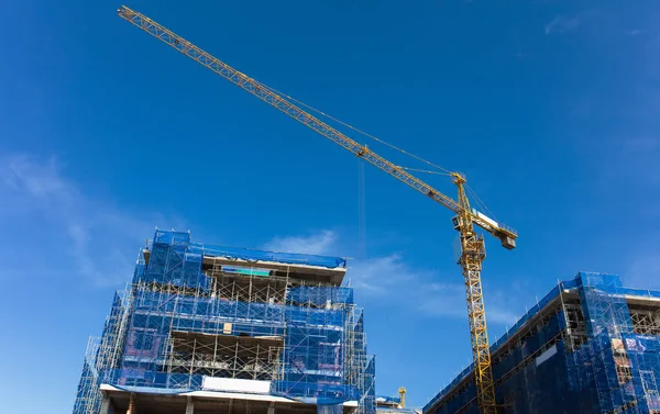 Grúa Utiliza Construcción Edificios — Foto de Stock