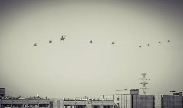 Москва, Россия - 9 мая 2018 года: парад военных самолетов в День Победы — стоковое фото