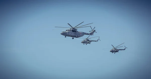 Москва, Россия - 9 мая 2018 года: парад военных самолетов в День Победы — стоковое фото