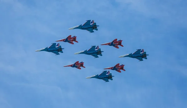 莫斯科, 俄罗斯-2018年5月9日: 军事飞机游行在胜利日 — 图库照片