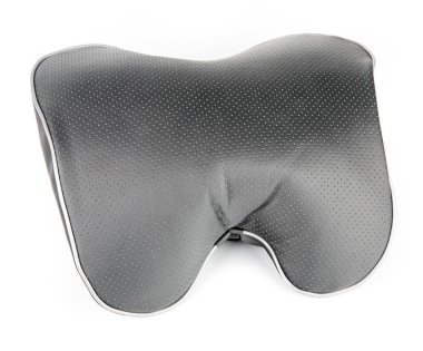 Siyah araba yastık üzerinde beyaz izole