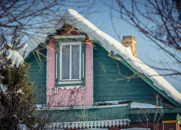 冬の古い田舎の家 — ストック写真
