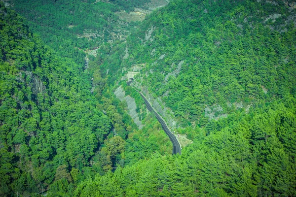 El camino hacia las montañas — Foto de Stock