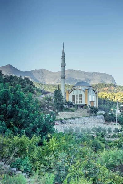 Moschee in den Bergen — Stockfoto