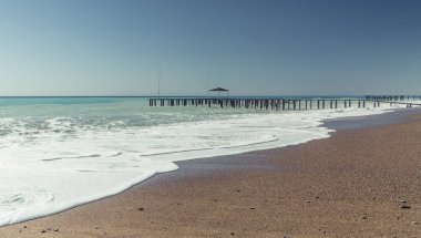 Yaz aylarında Akdeniz kıyıları - Fırtınalı