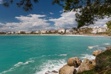 Oteller hattının önündeki sahil şeridi