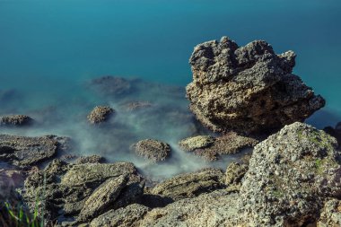 Akdeniz Kıyısındaki Taşlar