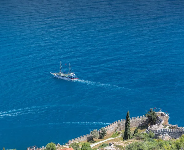 Alanya, Türkei - 16. März 2019: Touristenschiffe — Stockfoto