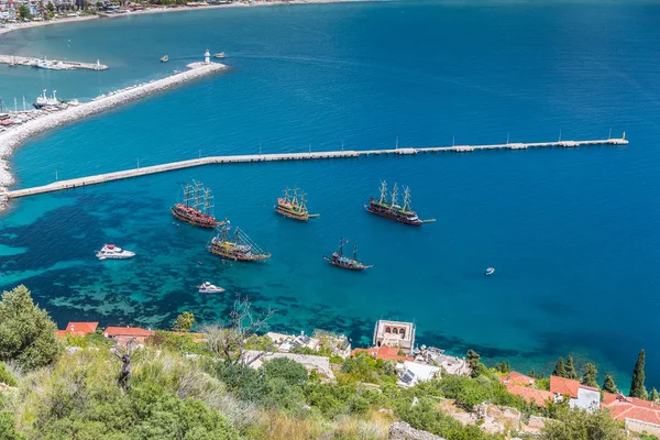 Alanya, TURQUIA - MARÇO 16 2019: Vista do porto de Alanya — Fotografia de Stock