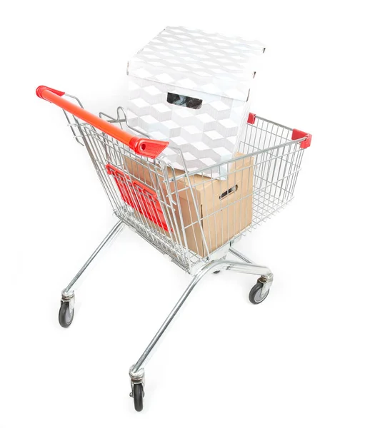 Carrello supermercato isolato su bianco — Foto Stock