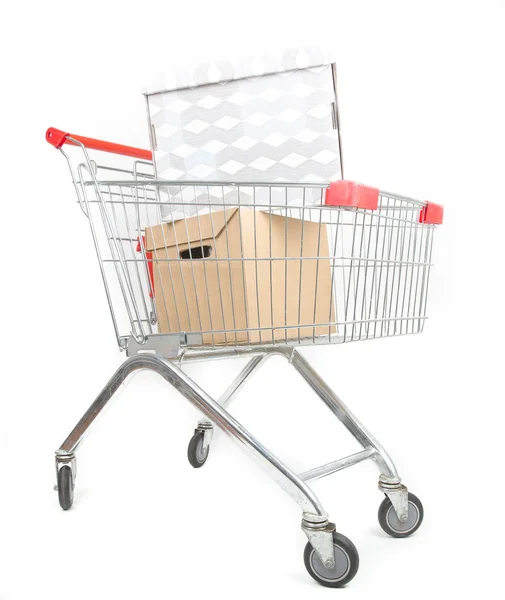 Supermarkt trolleykar geïsoleerd op wit — Stockfoto